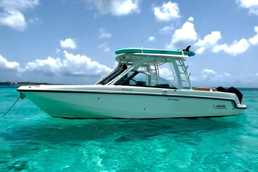 The BOSTON WHALER 27  is an elegantly designed yacht, with clean lines.