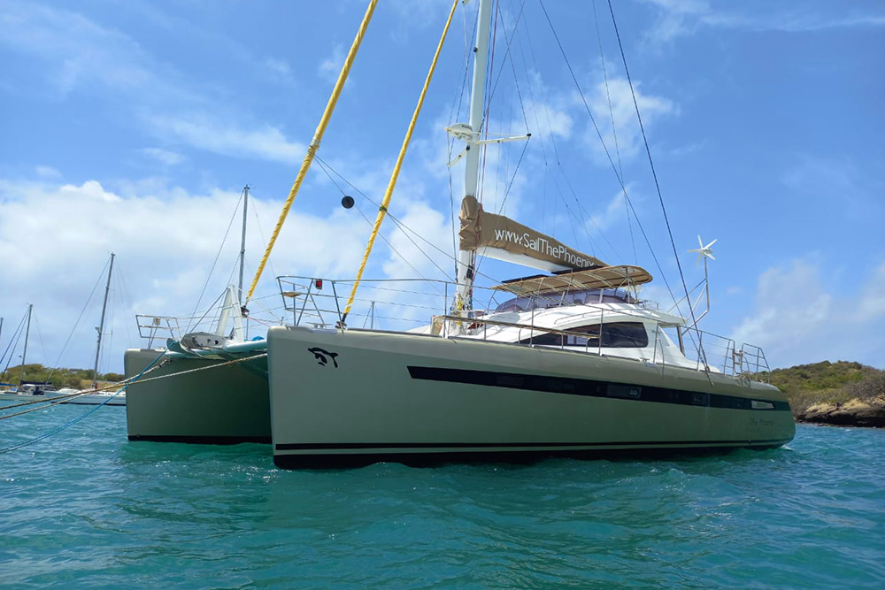 The Blu Bi U is an elegantly designed yacht, with clean lines.