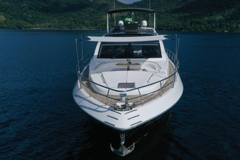 The Schaefer 800 is an elegantly designed yacht, with clean lines.