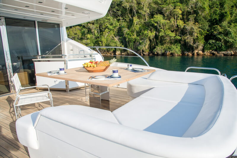 The Schaefer 800 is an elegantly designed yacht, with clean lines.