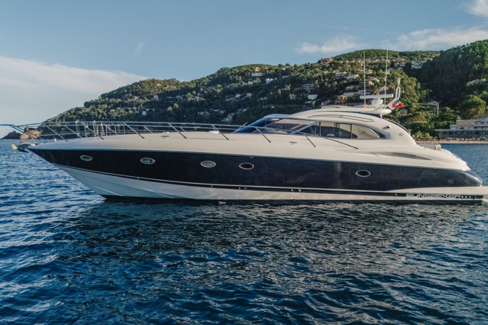 The Blu Bi U is an elegantly designed yacht, with clean lines.