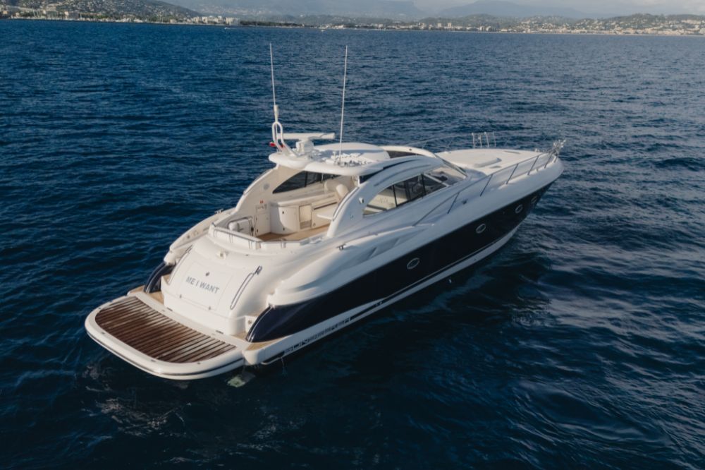 The Blu Bi U is an elegantly designed yacht, with clean lines.