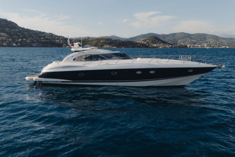 The Blu Bi U is an elegantly designed yacht, with clean lines.